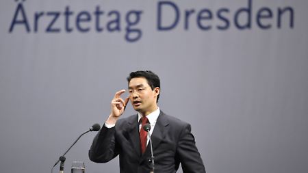 Rösler lässt sich nicht durch die Kritik beirren.