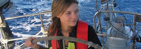 Jessica Watson will es allen zeigen und jüngste Erdumseglerin der Welt werden . ...
