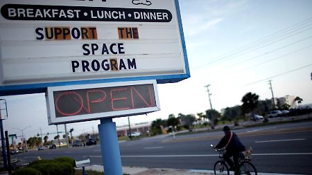 Rund um den Raumfahrtbahnhof Cape Canaveral finden sich, wie hier in Titusville, Solidaritätsbekundungen mit der NASA.