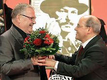 Emotionaler Abschied: Fraktionschef Gysi und der scheidende Parteichef Bisky.