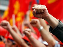 Proteste gegen den Sparkurs der Regierung in Griechenland: Wenn ein Staat zusammenbricht, drohen Verhältnisse wie in den 1930er Jahren.