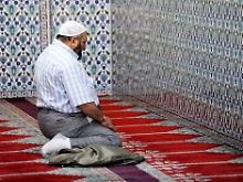 In Deutschland leben schätzungsweise vier Millionen Muslime - die genaue Zahl ist unbekannt. Knapp die Hälfte hat die deutsche Staatsangehörigkeit.