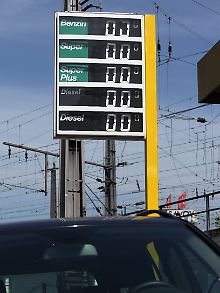 Auf der Anzeigetafel stehen zwar alle Preise für Kraftstoffe auf null. In Wirklichkeit sind die Preise aber deutlich gestiegen.