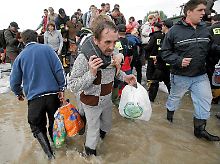 Durch das Hochwasser haben bislang sieben Menschen ihr Leben verloren.