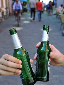 Viele Jugendliche kommen viel zu leicht an alkoholische Getränke. 