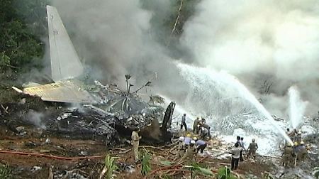 Mehr als 150 Tote: Crash-Landung in Indien