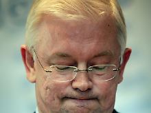 Ein Wechsel nach mehr als einem Jahrzehnt "gehört zu den Voraussetzungen dafür, dass Politik lebendig bleibt, sich nicht einfährt und damit die Herausforderungen der Zeit entwickelt", so Koch.