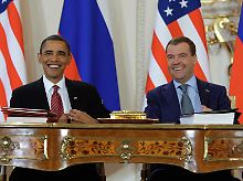 Da schien die Welt noch in Ordnung: US-Präsident Obama und sein russischer Kollege Medwedew unterzeichnen den neuen START-Vertrag.
