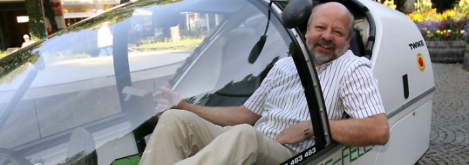 Fell in einem Solarmobil, in dem er und seine Frau im Sommer 2008 eine 1000 Kilometer lange Tour quer durch Bayern bestritten, um auf einen Weg aus der "Erdölpreis-Falle" aufmerksam zu machen.