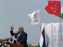 Der Regierungschef der Palästinenser Ismail Haniya erwartet die Flotte in Hafen von Gaza.