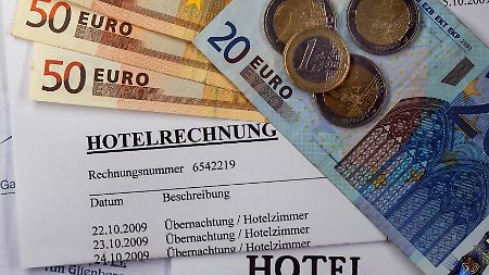 Die große Mehrheit der Deutschen bezahlt den Urlaub lieber aus eigener Kasse.