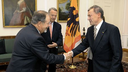 Der Bundespräsident schließt unter anderem Verträge mit anderen Staaten.