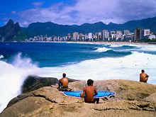 Abends und nachts sollten Touristen die Strände meiden - das gilt besonders für den von Kriminalität gebeutelten Stadtteil Copacabana.