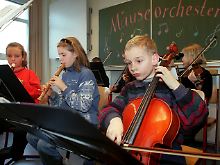 In der Musikschule können auch Freundschaften und Selbstbewusstsein entstehen.