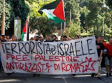 Demonstranten protestieren in Rom gegen Israel.