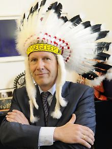 Im vergangenen Sommar war Wulff zum Ehrenhäuptling "Offenes Wort" der Karl-May-Spiele Bad Segeberg ernannt worden.