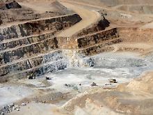 Suchen, sprengen, ausräumen: Gold-Tagebau in der Mongolei.