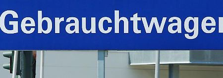 Gebrauchtwagenkäufer profitieren derzeit noch von der Abwrackprämie, da sich die Preise für einen Gebrauchten immer noch unter Normalniveau bewegen.