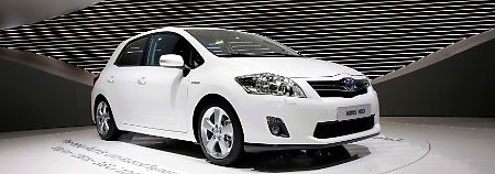 Neue Technik auch im Kompaktmodell: Toyota will den Hybrid-Auris zu Preisen ab 22 950 Euro anbieten.