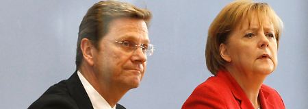 "Einmaliger Kraftakt": FDP-Chef Westerwelle und Kanzlerin Merkel präsentieren ihr Sparprogramm.