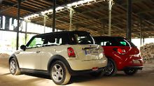 Der Mini Cooper ist so etwas wie der Platzhirsch in diesem Segment. Wer hier abräumen will, muss sich an dem Deutsch-Briten messen lassen.