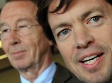 Die Erleichterung war Berggruen (r.) und Insolvenzverwalter Görg am Abend ins Gesicht geschrieben.