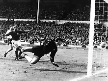 Bei der WM 1966 profitierten die Engländer vom dem Fehlurteil der Schiedsrichter.