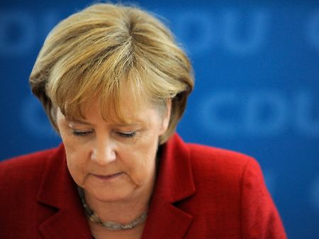 Von Merkel fordern die eigenen Parteifreunde inzwischen, die Zügel fester in die Hand zu nehmen.