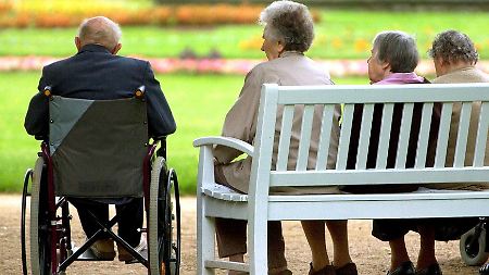 Krisenfest: Bislang sind Renten von Kürzungen ausgenommen.