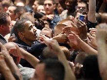 Auch Obama gerät unter Druck - wird von Soldaten in Pensacola aber jubelnd begrüßt.