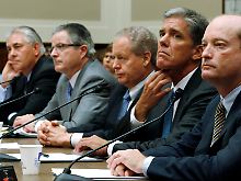 Die Chefs der Öl-Branche (l-r): Rex Tillerson (ExxonMobil), John Watson (Chevron), James Mulva (ConocoPhillips), Marvin Odum (Shell Oil Company) und Lamar McKay (BP America Inc).