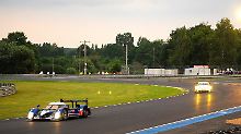 Am Abend fuhr der Peugeot 908 HDi mit der Nummer eins noch souverän voraus.