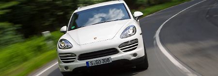 Zwei Sechszylinderaggregate bilden die Einstiegsversionen für den Porsche Cayenne. Ein Diesel mit 240 PS und ein Benziner mit 300 PS sollen Vernunftkunden zu dem Auto locken.
