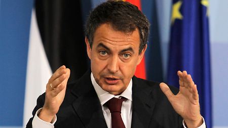 Der Not gehorchend: Jose Luis Rodriguez Zapatero geht ein hohes politisches Risiko ein.