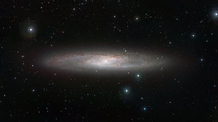 Hier sind all die kühlen Sterne zu sehen, die im sichtbaren Licht von Staubschichten verdeckt werden.