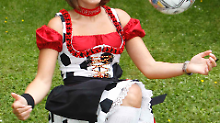 Die Spielerfrau in ihrem Element ... 