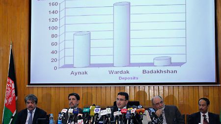 Afghanistans Bergbauminister Shahrani spricht sogar von Bodenschätzen im Wert von 3 Billionen US-Dollar - dreimal so viel, wie von den USA angegeben.