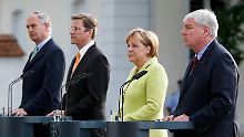 BDI-Chef Keitel, Außenminister Westerwelle, Kanzlerin Merkel und DGB-Chef Sommer stellen die Ergebnisse des Gipfels vor.