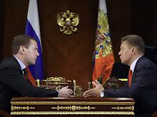 Wurde Dmitri Mewedew von Gazprom-Chef Miller (re) korrekt informiert?