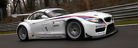 Kein Auto zum beschaulichen Offenfahren: Die Rennversion des Roadsters Z4 ist als Coupé mit einem 480 PS starken V8-Motor unterwegs.
