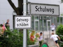 Vor einer Schule im Berliner Stadtteil Friedrichshain.