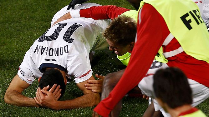 USA stehen im Achtelfinale: Donovans Schuss ins Glück