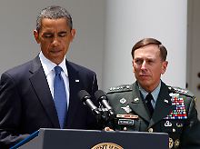 Obama mit dem neuen Mann für Afghanistan, General Petraeus.
