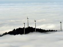 Immer mehr dezentrale Stromquellen und der massive Ausbau der erneuerbaren Energien stellt die Branche vor Probleme.