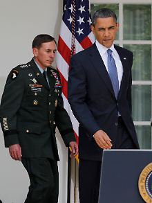 Obama installiert Petraeus, was aber lediglich einen Personalaustausch bedeute.
