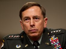 Der Nachfolger, David Petraeus, steht bereit.
