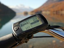 Der Akku ist noch fast voll - ein Blick an den Lenkergriff des E-Bikes gibt dem Radler die wichtigsten Informationen. 