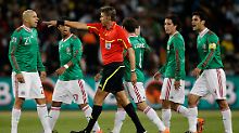 Das ganze Stadion sah, dass Tevez deutlich im Abseits gestanden hatte: Schiedrichter Roberto Rosetti beim Spiel Argentinien gegen Mexiko.