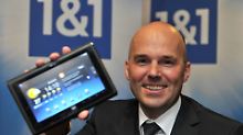 1&1-Chef Robert Hoffmann präsentiert das "SmartPad".