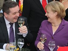Ein künftiger Stellvertreter? Mappus und Merkel.